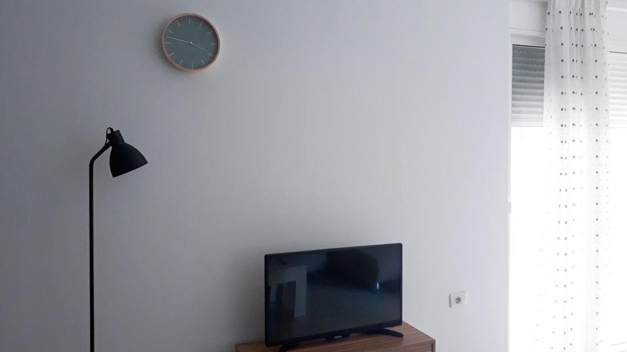 Hotel Sea Breeze Саранда Экстерьер фото
