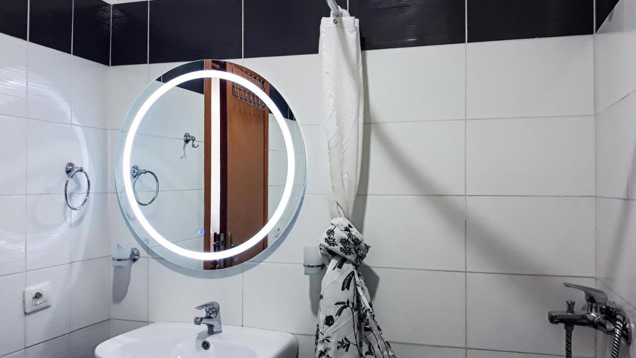 Hotel Sea Breeze Саранда Экстерьер фото