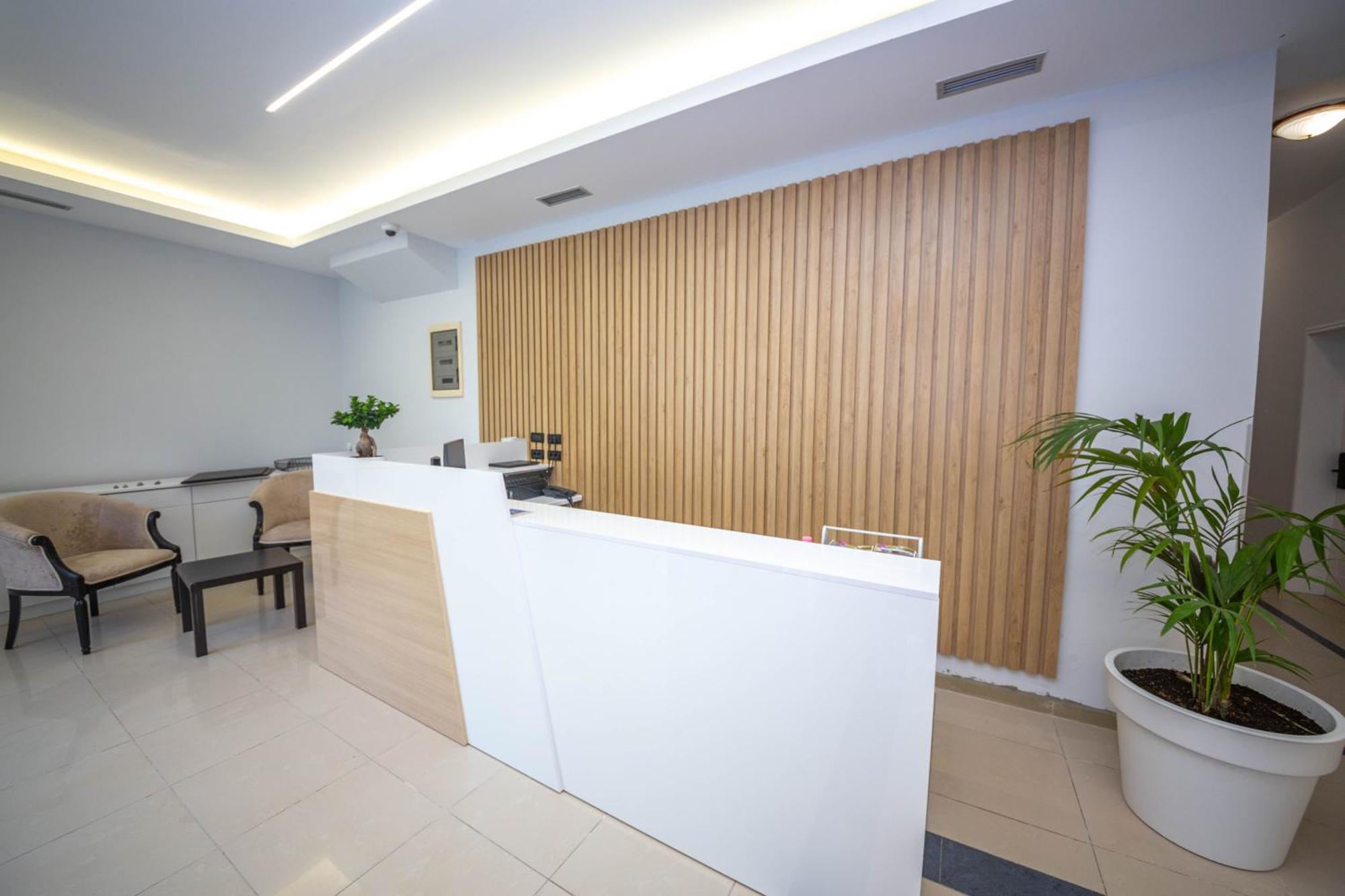 Hotel Sea Breeze Саранда Экстерьер фото
