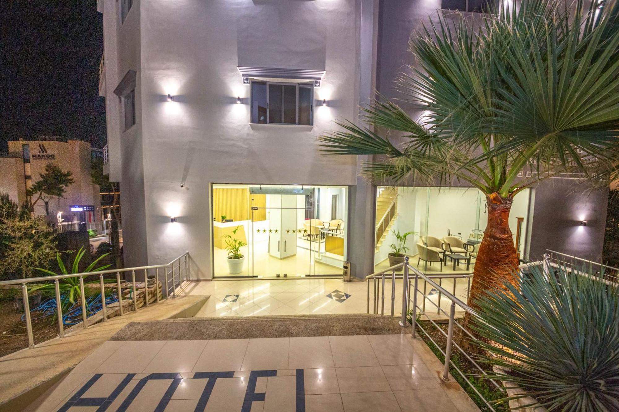 Hotel Sea Breeze Саранда Экстерьер фото