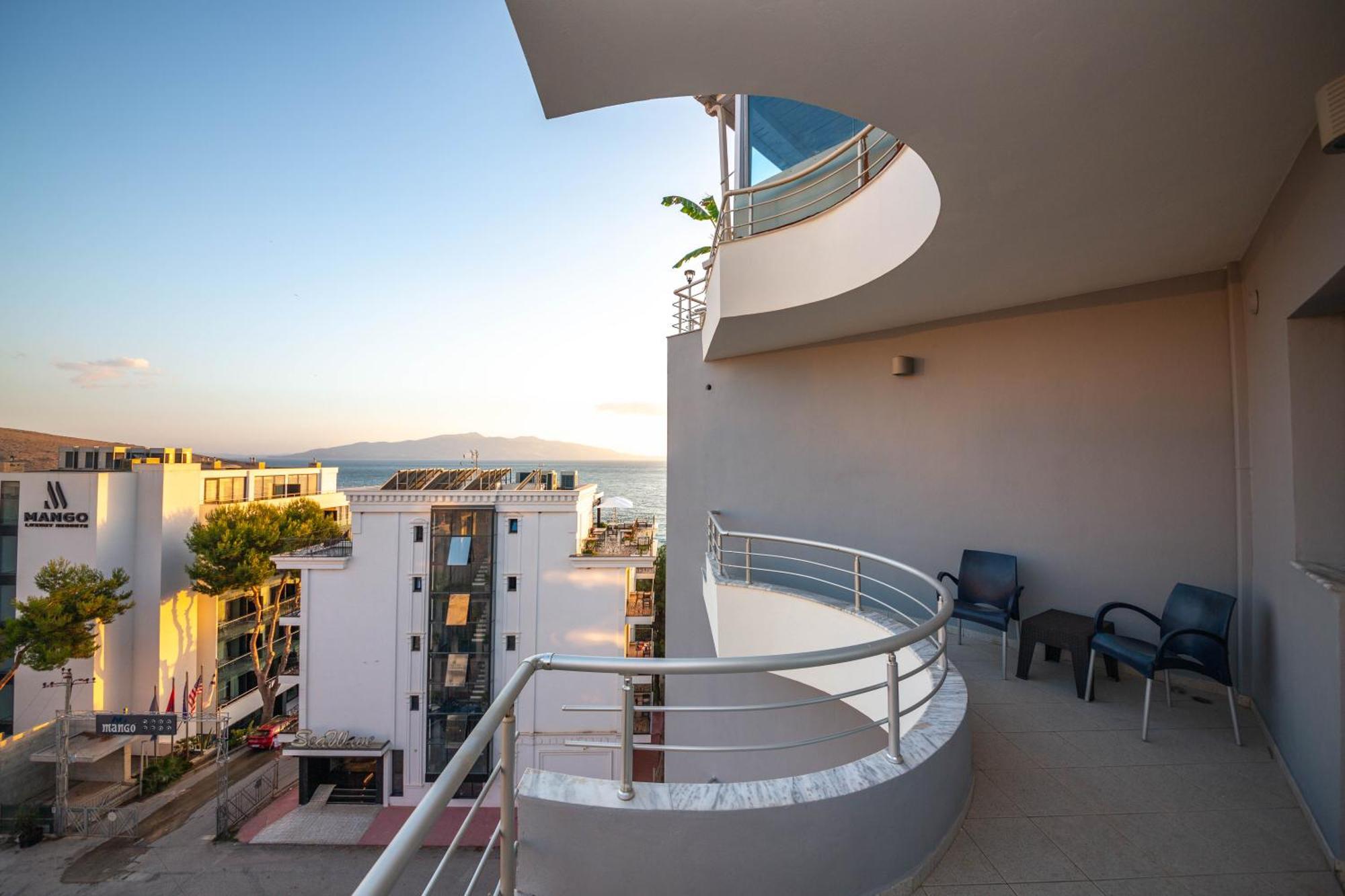 Hotel Sea Breeze Саранда Экстерьер фото