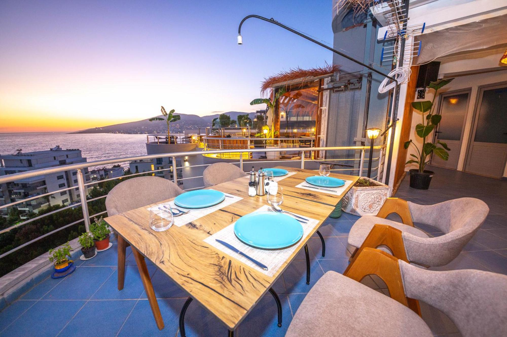 Hotel Sea Breeze Саранда Экстерьер фото