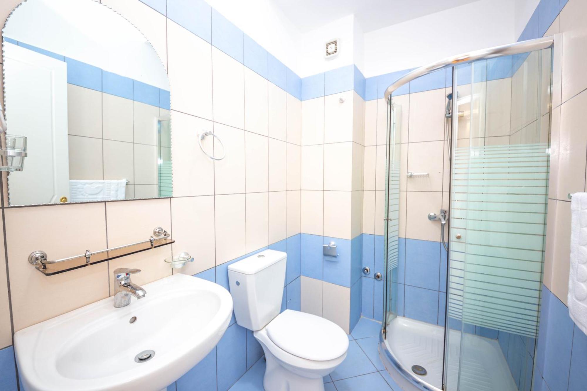 Hotel Sea Breeze Саранда Экстерьер фото