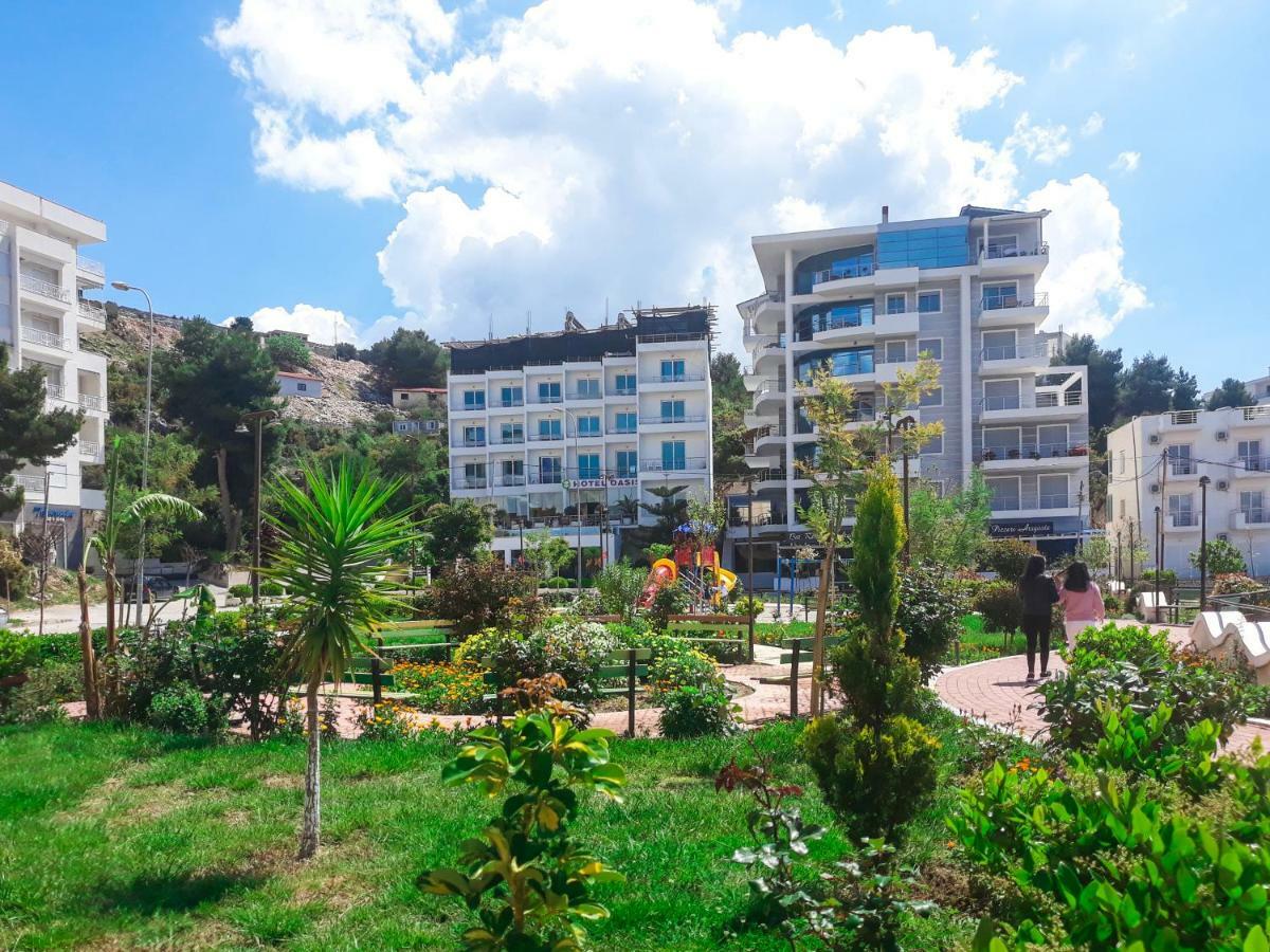 Hotel Sea Breeze Саранда Экстерьер фото